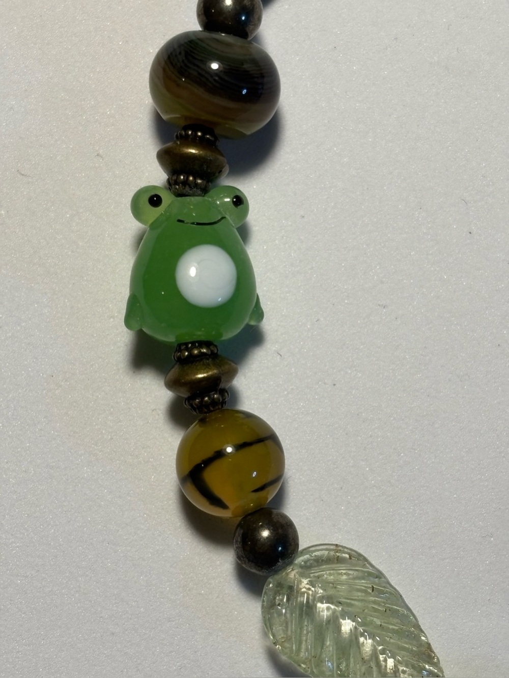 “Fern Hollow Frog”-Botanical Necklace with Glass Frog,Pearls,Cloisonné - Picture 5 of 10